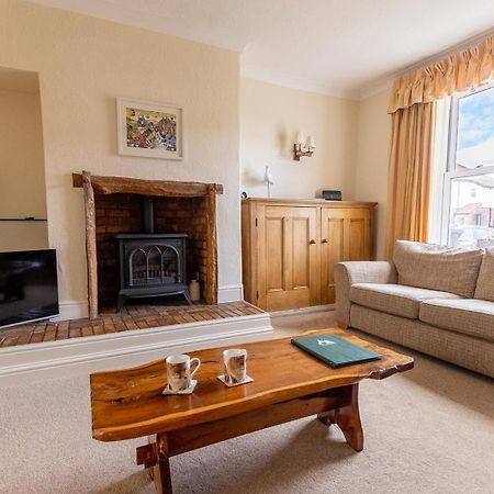 Fir Tree Cottage - Cosy 3 Bed Cottage In Penrhyn Bay With Beautiful Sea Views And Access To Snowdonia Rhôs-on-Sea Esterno foto