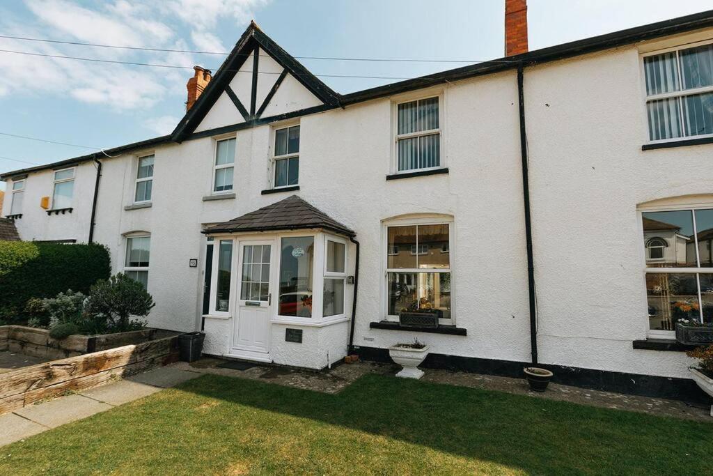 Fir Tree Cottage - Cosy 3 Bed Cottage In Penrhyn Bay With Beautiful Sea Views And Access To Snowdonia Rhôs-on-Sea Esterno foto