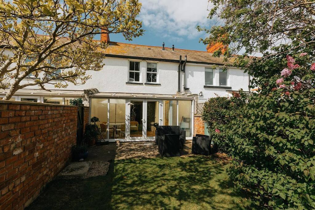 Fir Tree Cottage - Cosy 3 Bed Cottage In Penrhyn Bay With Beautiful Sea Views And Access To Snowdonia Rhôs-on-Sea Esterno foto