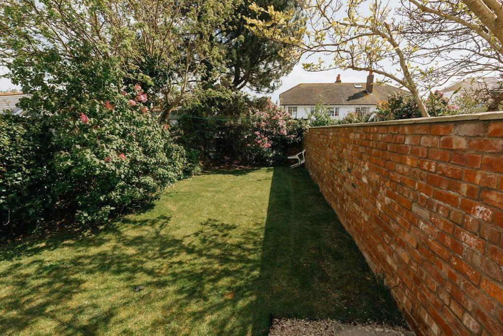 Fir Tree Cottage - Cosy 3 Bed Cottage In Penrhyn Bay With Beautiful Sea Views And Access To Snowdonia Rhôs-on-Sea Esterno foto
