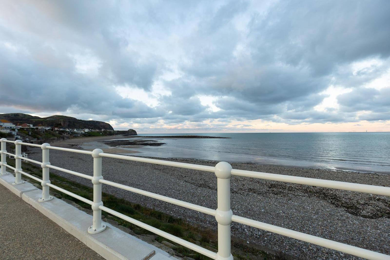 Fir Tree Cottage - Cosy 3 Bed Cottage In Penrhyn Bay With Beautiful Sea Views And Access To Snowdonia Rhôs-on-Sea Esterno foto