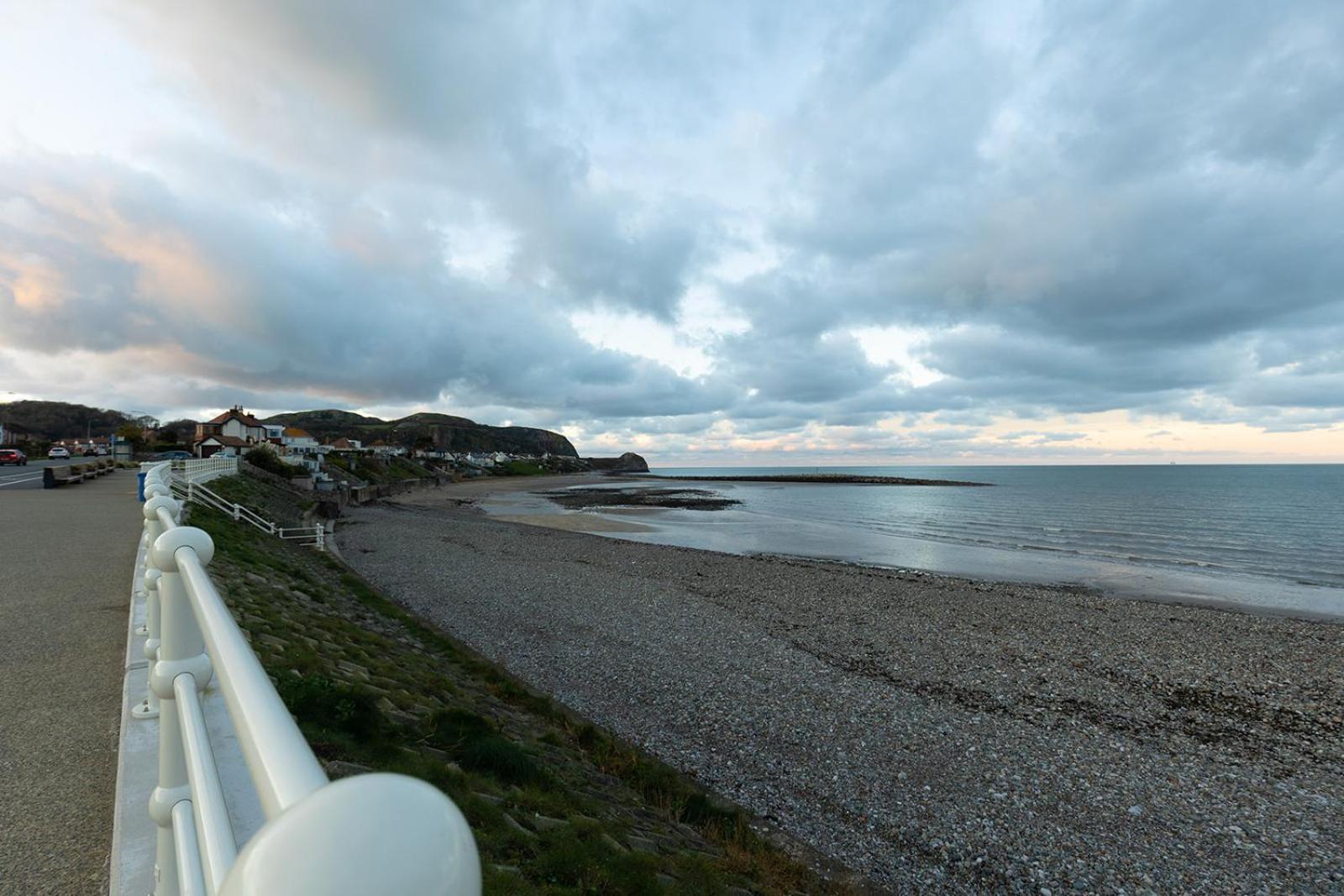 Fir Tree Cottage - Cosy 3 Bed Cottage In Penrhyn Bay With Beautiful Sea Views And Access To Snowdonia Rhôs-on-Sea Esterno foto