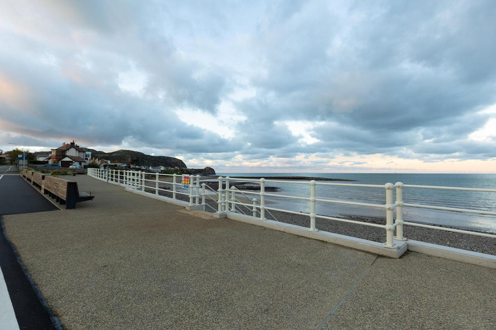 Fir Tree Cottage - Cosy 3 Bed Cottage In Penrhyn Bay With Beautiful Sea Views And Access To Snowdonia Rhôs-on-Sea Esterno foto